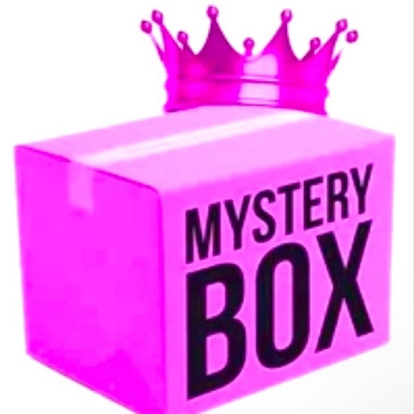 8/$35 NWT MYSTERY BEAUTY BAG💋 - Picture 3 of 12